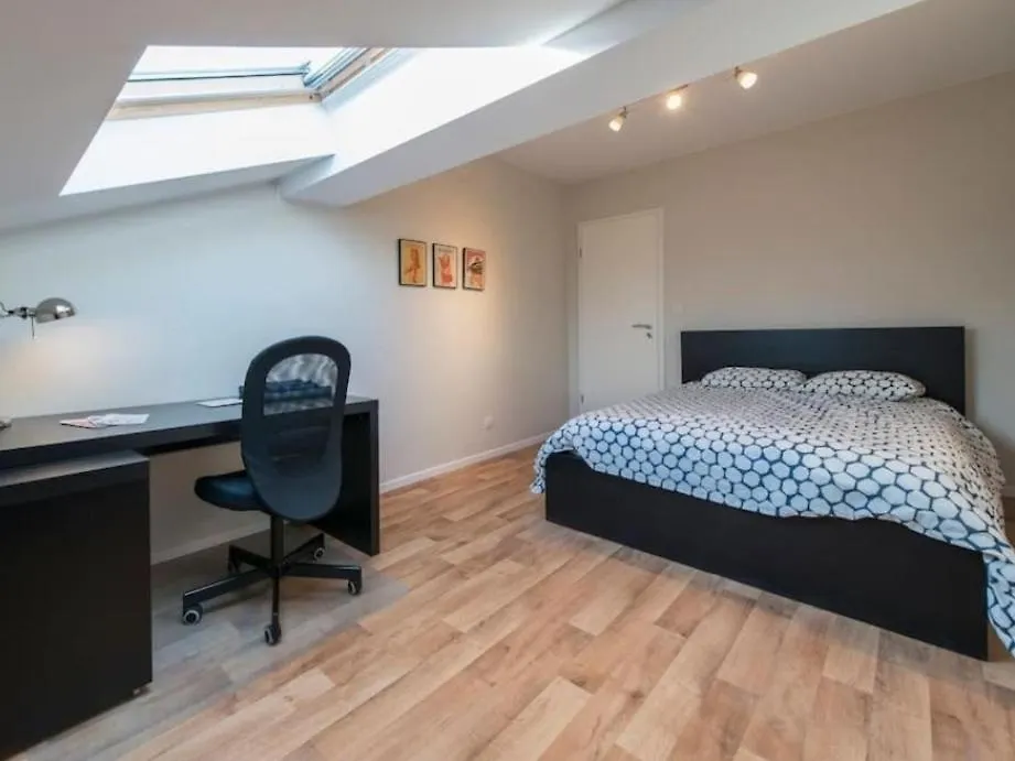 Chambre Meublee Situee A Cote Du Stade Football Du Pays De Charleroi Homestay