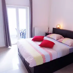 Apartment La Lodelinsartoise - Meuble De 3 Cles